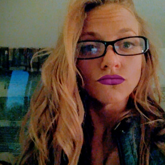 Meet your Posher, Caroline - Picture 3 of 4